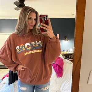 OVERSIZED BUCKLE CREWNECK